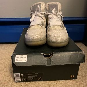 Size 9 Jordan laser 4